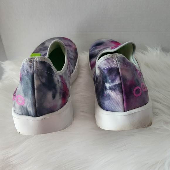 Oofos Tie-Dye Slip-On Shoes, Size 10 - Picture 4 of 7
